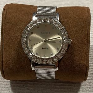 XOXO Designer Fashion Womens Steel Band watch MOP Dial / Rhinestones.